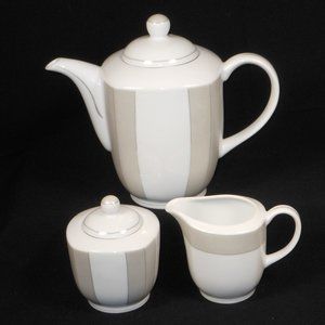 Tea pot, creamer & sugar bowl set. Case Elite Collection, M. Valenti Itay